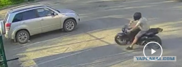 Сложный акробатический трюк от начинающего байкера из Томска