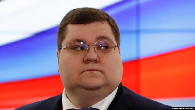 Почему иногда пишут Л.Толстой, а иногда - А.Толстой?