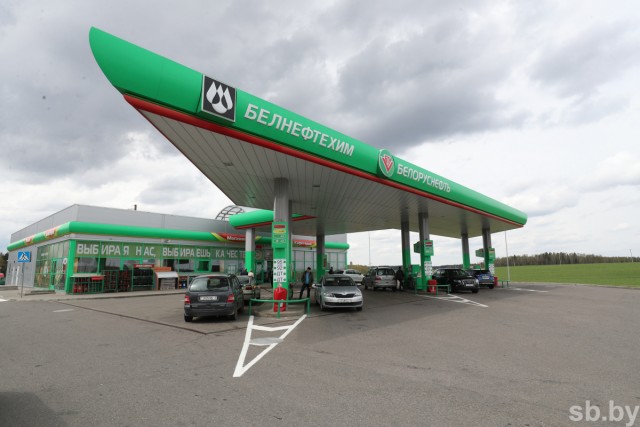 Видео для тех, кто любит покушать на заправке