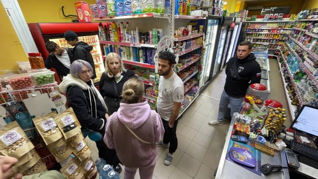 В Дзержинском произошел инцидент, связанный с отношением к посетителям.