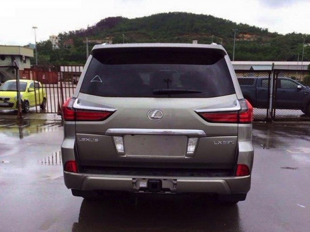 Lexus LX 570 2016г