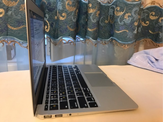 MacBook Air 11 2011 core i5/4gb /ssd 120