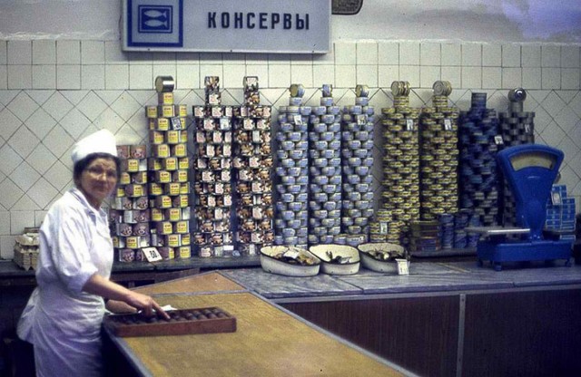 Прогуляемся в советский Гастроном? Что там можно было застать всегда