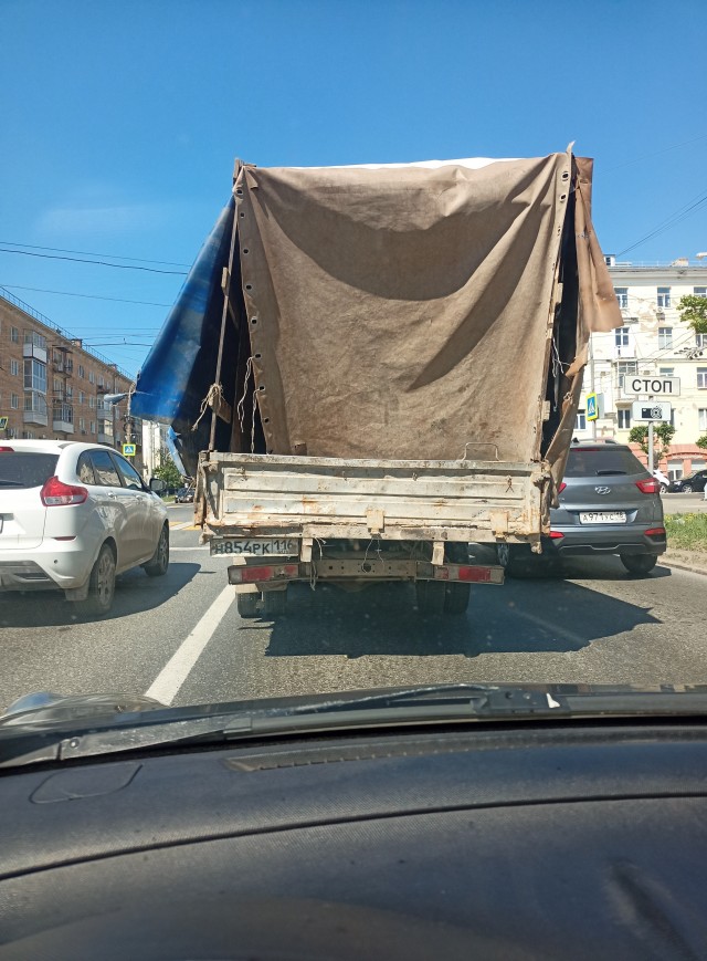 Едет и точка