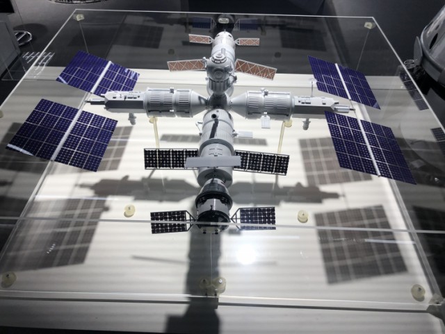 «Роскосмос» впервые представил макет будущей Российской орбитальной станции