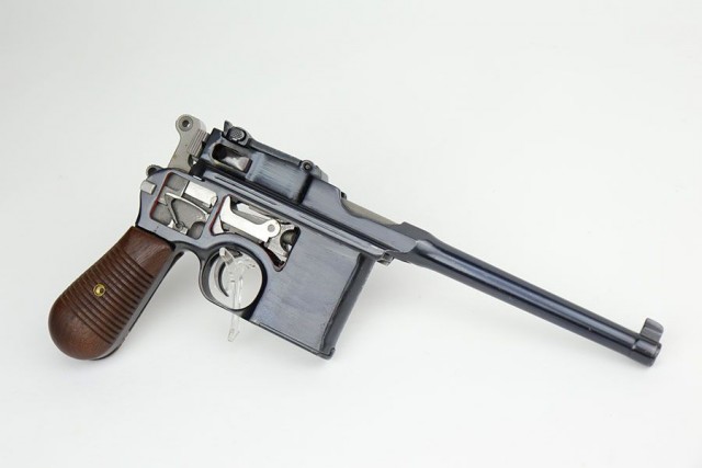 Parabellum и Walther P38 изнутри. Красивых фото в разрезе пост.