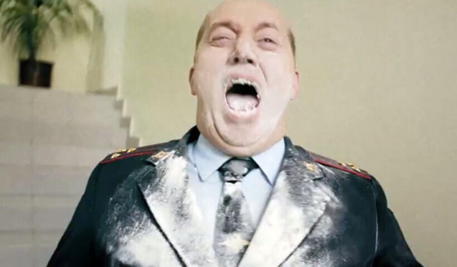 Активно встречался с алкоголем