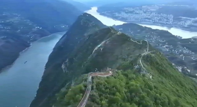 Самый захватывающий пешеходный маршрут в КНР