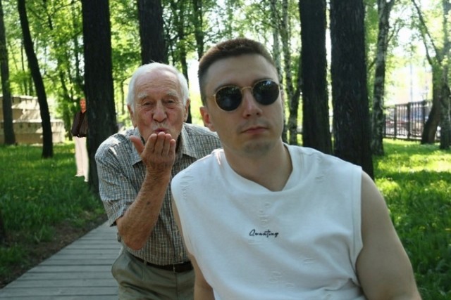 Уберите бабушку!