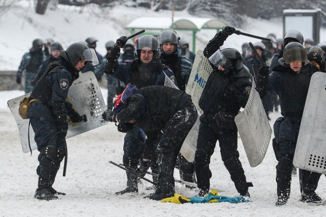 И свет во тьме светит, и тьма не объяла его