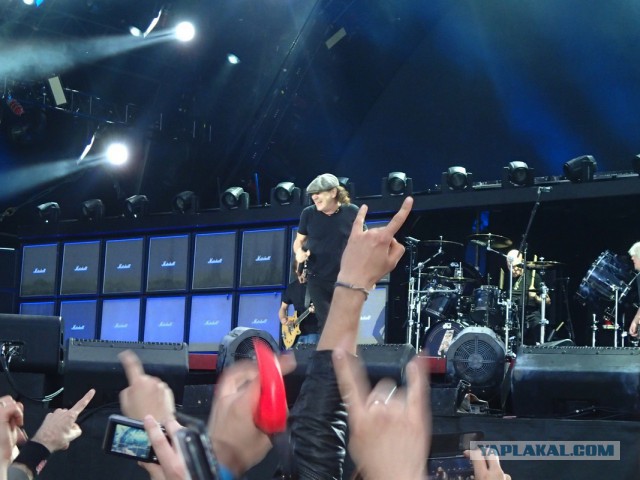 AC/DC. Вжарим рок в этой дыре!