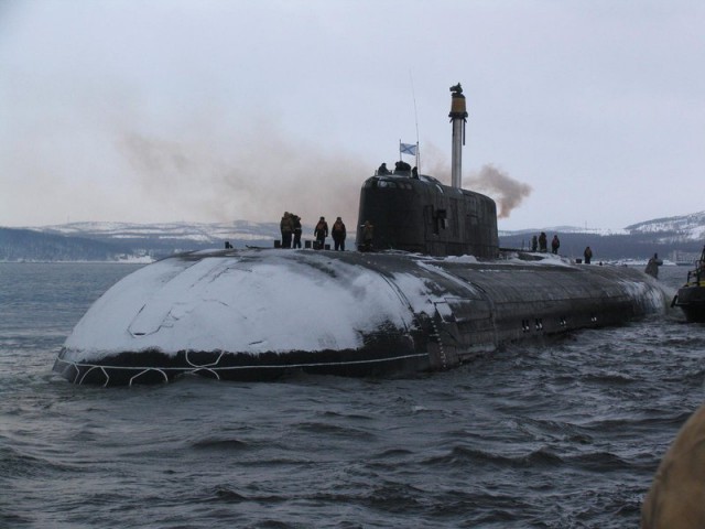 Посадили чувака на три месяца в избу