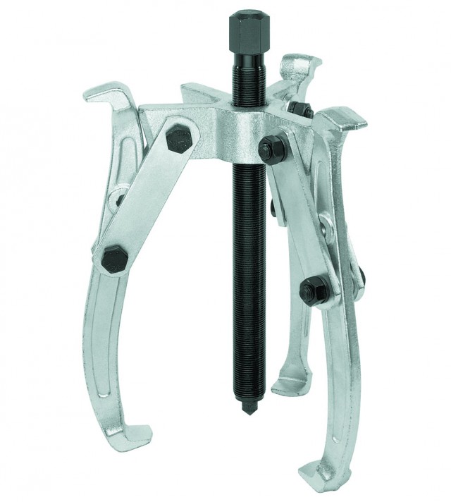 Работник шиномонтажа - царь середины апреля