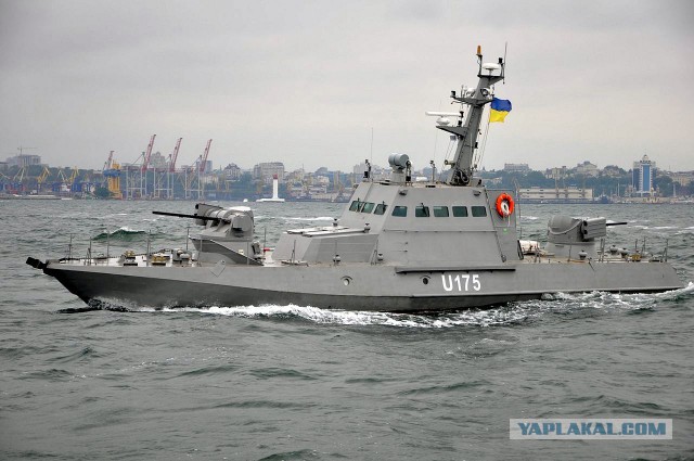 Украина перебрасывает бронекатера в Азовское море