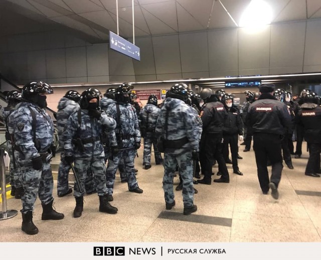 Стрим возвращения Навального из Берлина во Внуково