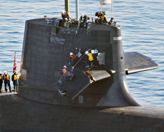 Японская подводная лодка Soryu после столкновения