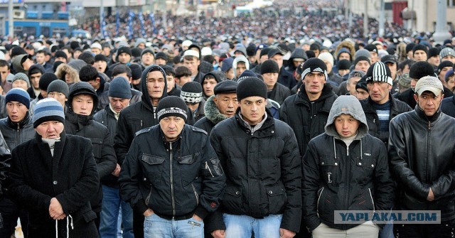 После сокращения 2000 рабочих АвтоВАЗ взял на работу 500 узбекистанцев.