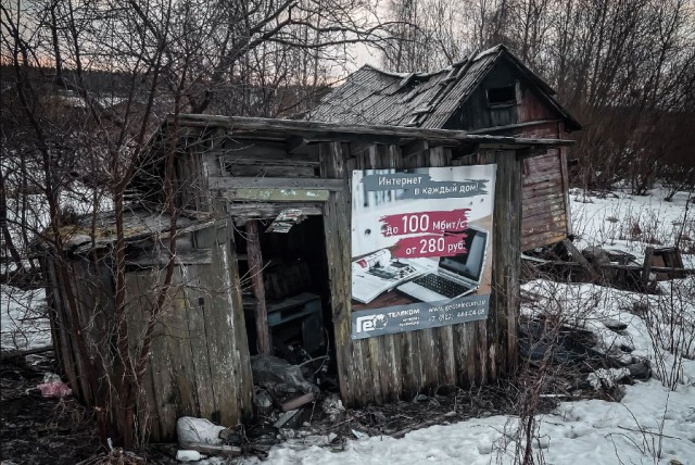 Заброшенные истребители МИГ-21 на острове в Финском заливе