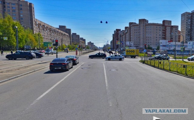 "Здесь два паласа паварачивают!"