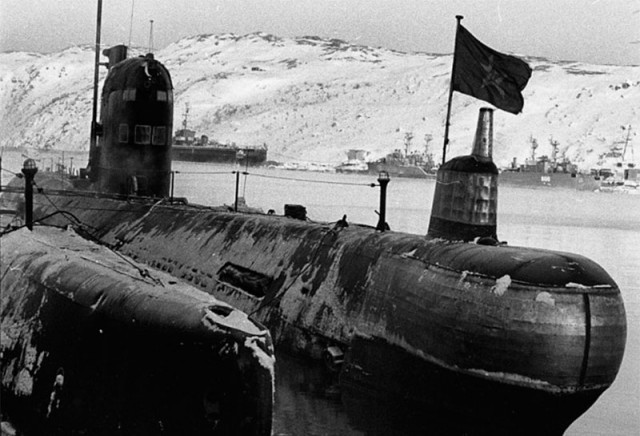 Авария субмарины. На борту Б-4 "...вот и встренули праздничек"
