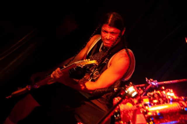 Музыка и музыканты: Metallica, концерт в подвале