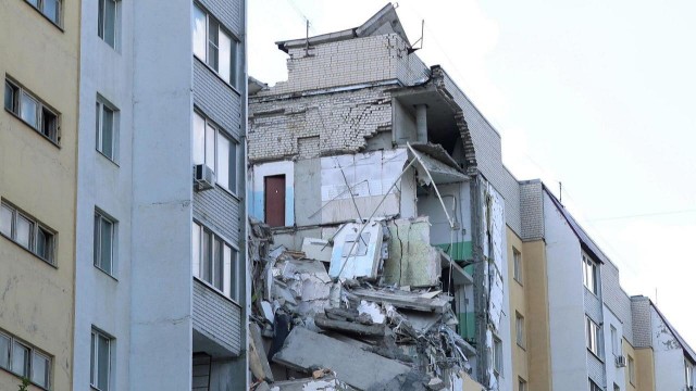 Следствие рассматривает версию суицида как возможную причину взрыва в жилом доме в Саратове.