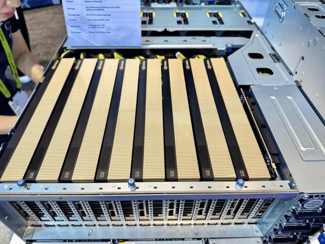 В Сеть попали фотографии сотен GeForce RTX 5090 на палетах. Так выглядят закупки компаний, собирающих ИИ-серверы
