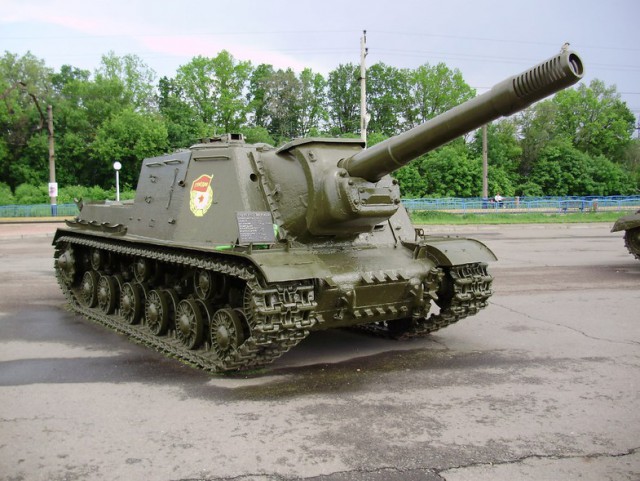 «Тяжелый штурмовой танк КВ-2»