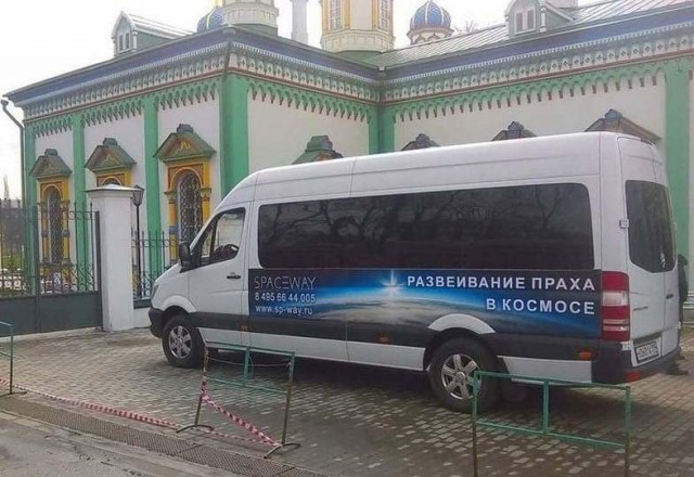 Анекдоты, соц-сети и картинки с надписями