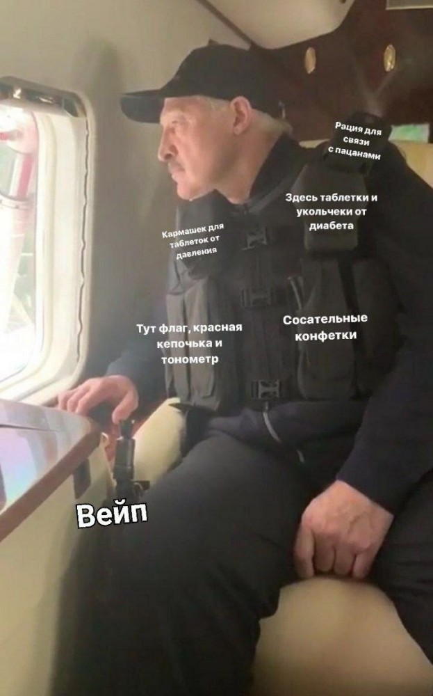 Лукашенко с автоматом. С кем воевать собрался?