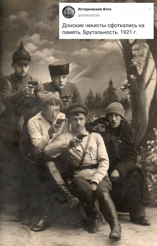 Фотографии связанных с историей Красной и Советской Армии.