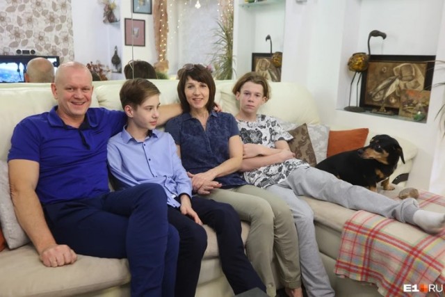 Родился без руки и ноги. Чего добился мальчик, брошенный в роддоме Екатеринбурга