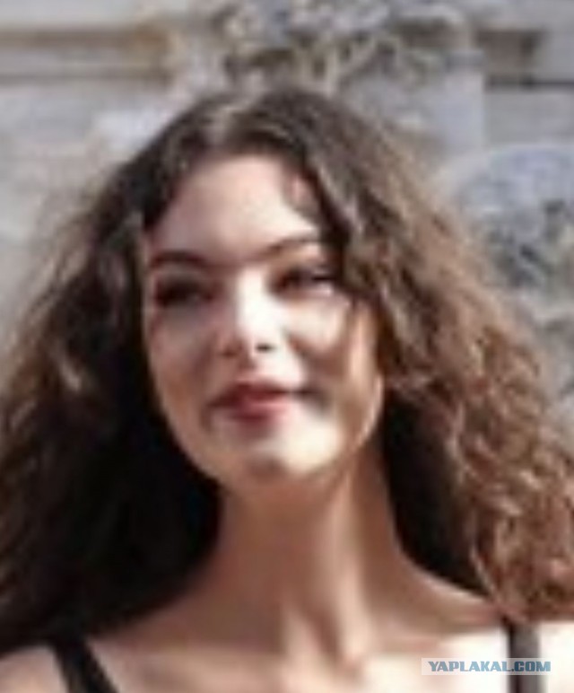 18-летняя дочь Моники Беллуччи
