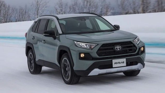 Названы самые продаваемые автомобили в мире (cписок из 10 моделей). Toyota RAV4 стал новым лидером продаж на мировом рынке