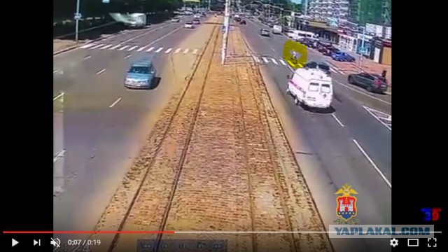 Все пропустили пешехода, а Скорая Помощь убила....