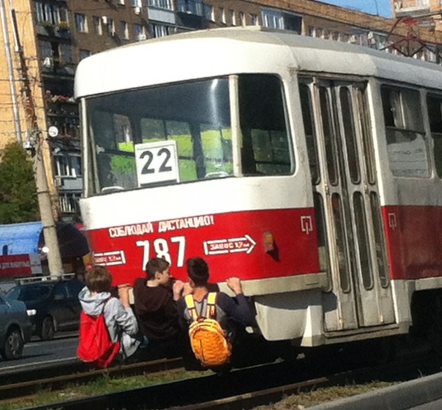 Зачем нужны треугольники на борту самолёта