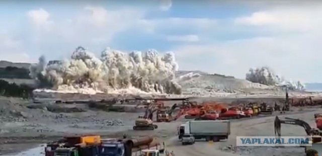 В Магнитогорске в результате взрыва газа обрушился подъезд дома