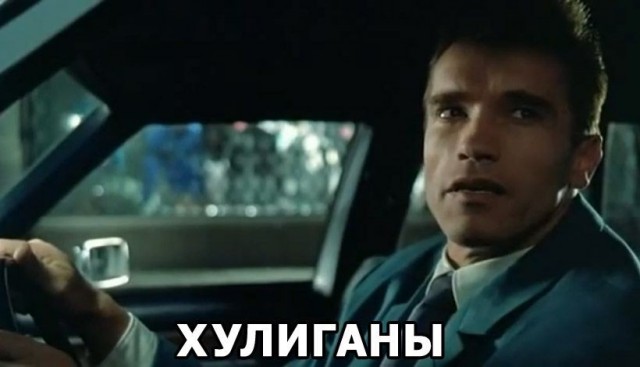 Питер, метро. Пенсионерка ударила полицейского ногой в пах