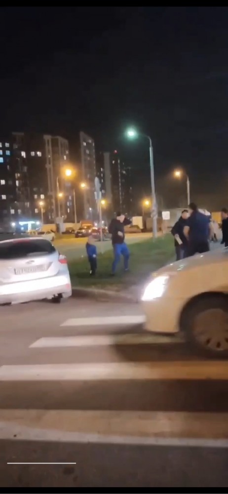 Ещё и ребёнка ударили