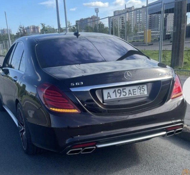 Безработного почитателя «Ахмата» на «Мерседесе» догнала полиция. И нашла в машине четыре разных госномера