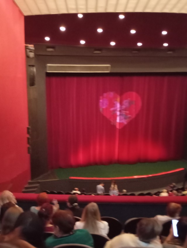 Весь в драме