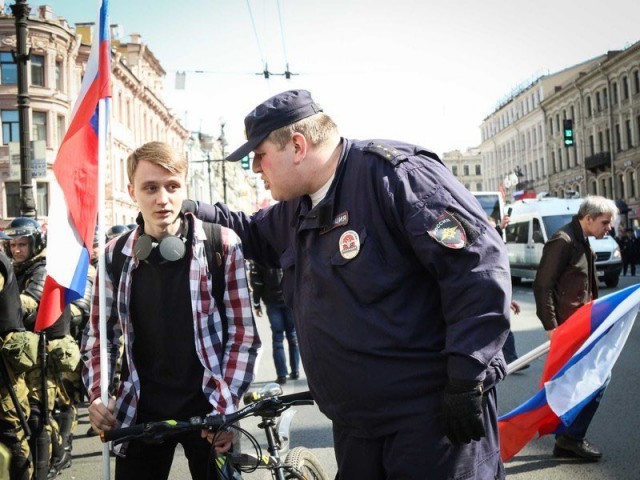 На общежитие для иностранцев напал 15-летний подросток. Он выкрикивал националистические лозунги, пытался ранить как можно больше студентов, а затем совершить поджог здания.