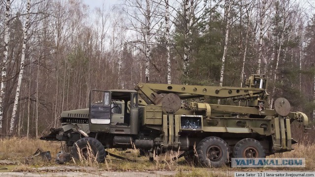 Вечный ремонт. Заброшенная военная техника.