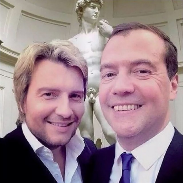 Фотографии Медведева, которые стали мемами