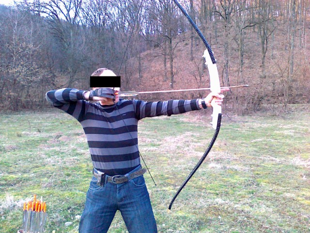 Древний скоростной способ стрельбы из лука.