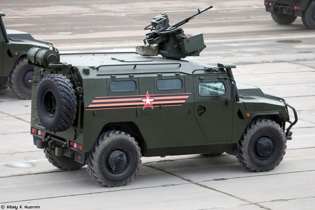Бой вчерашней СТРЕЛЫ (которая раздавила авто) против ТИГРА в Оболоне
