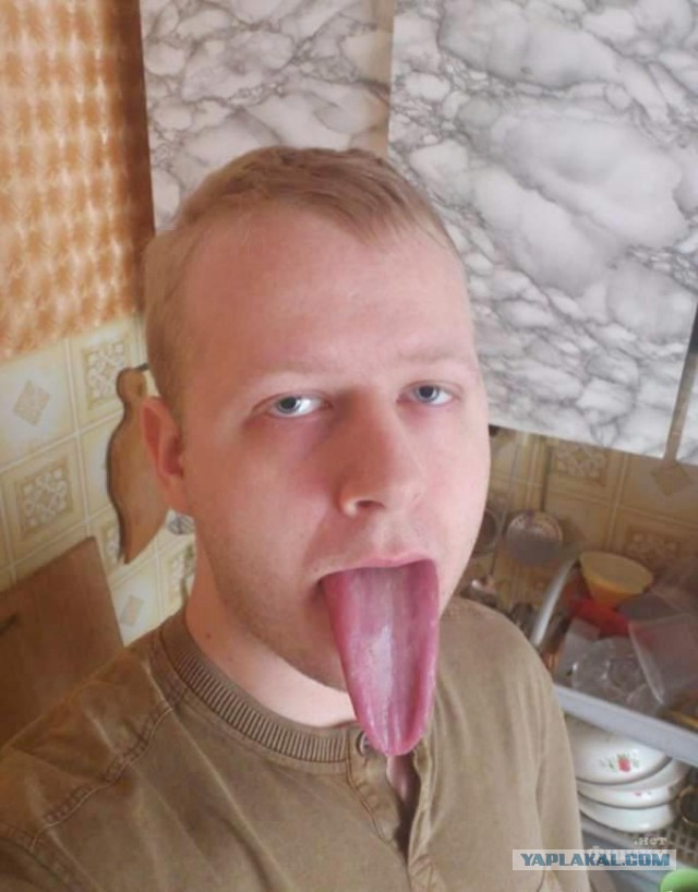 У неё случайно не Веном в родственниках?