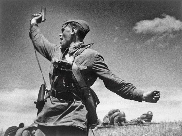 Фотографии связанных с историей Красной и Советской Армии.