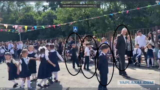 Директор гимназии пригласил на танец девочку, которая осталась без пары