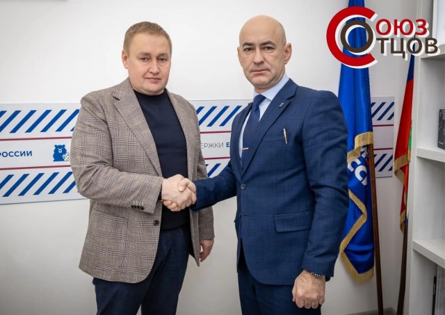 Глава свердловского "Союза отцов" заявил, что мальчиков с 5 лет нельзя подпускать к женщинам-педагогам